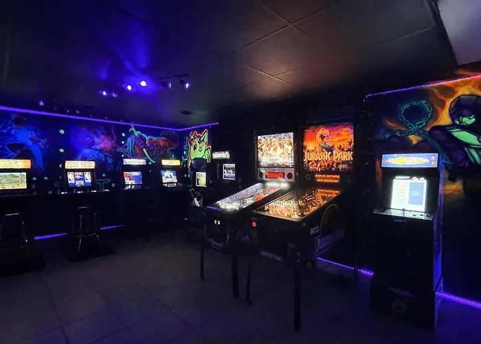 New By O'hare Airport With Indoor Pool, Sauna, And Arcade