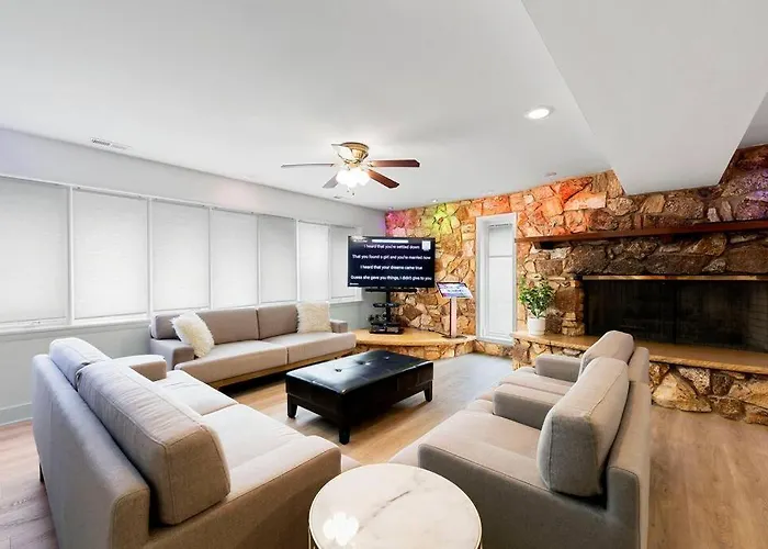 New By O'hare Airport With Indoor Pool, Sauna, And Arcade Bensenville