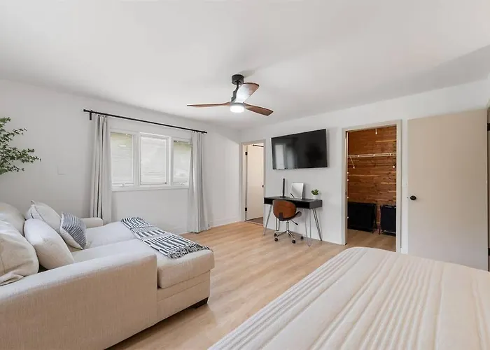 Сasa de vacaciones New By O'hare Airport With Indoor Pool, Sauna, And Arcade