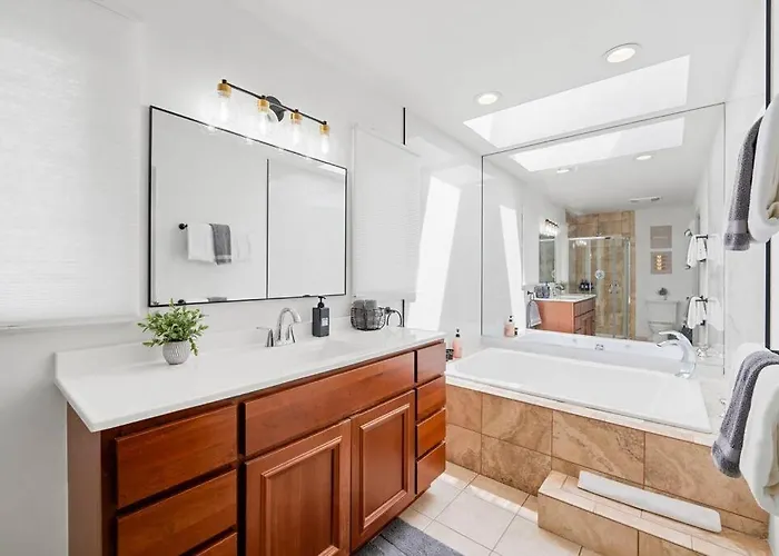 New By O'hare Airport With Indoor Pool, Sauna, And Arcade *
