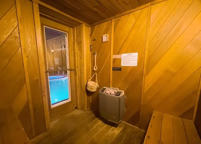 Сasa de vacaciones New By O'hare Airport With Indoor Pool, Sauna, And Arcade