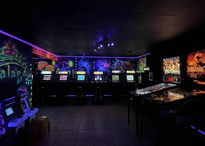 New By O'hare Airport With Indoor Pool, Sauna, And Arcade *