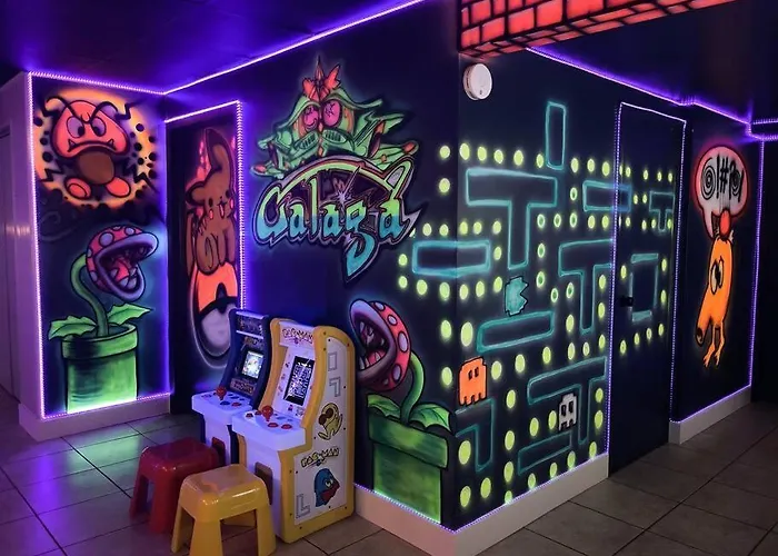New By O'hare Airport With Indoor Pool, Sauna, And Arcade *